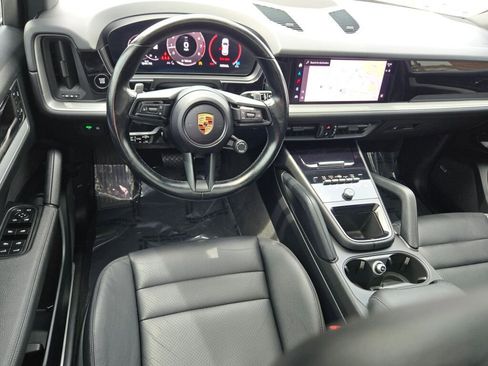 Used 2024 Porsche Cayenne AWD/4WD image 26