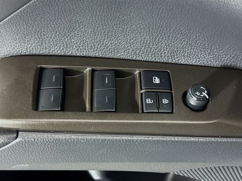 Used 2022 Toyota Camry SE w/ Convenience Package FWD image 24
