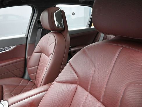 Used 2023 BMW 760i xDrive image 48