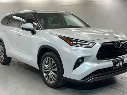 Used 2023 Toyota Highlander Platinum FWD image 8