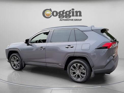 Used 2023 Toyota RAV4 XLE Premium image 8