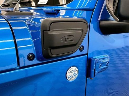 Used 2023 Jeep Wrangler Unlimited Sahara w/ Cold Weather Group image 33