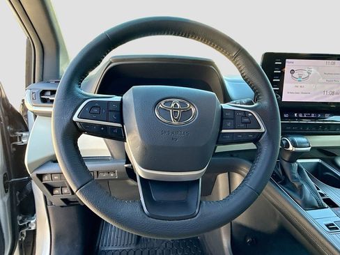 Used 2022 Toyota Sienna XLE AWD/4WD image 12