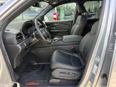 Used 2025 Honda Pilot TrailSport image 31