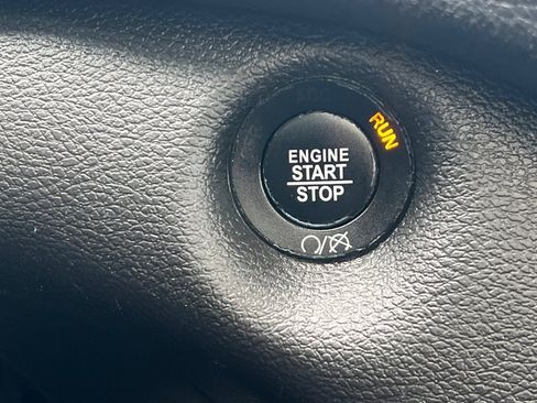 Used 2019 Jeep Cherokee Limited w/ Luxury Group image 20