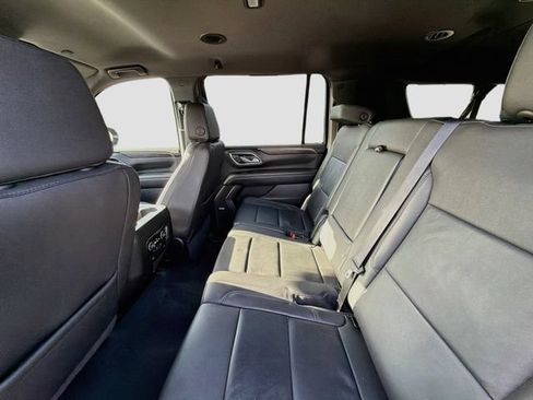 Used 2024 Chevrolet Suburban LT RWD image 24