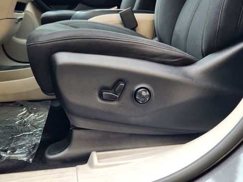 Used 2018 Chrysler Pacifica Touring Plus FWD image 21