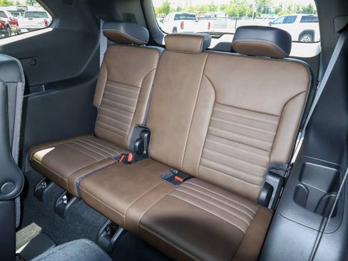 New 2027 GMC Acadia Denali Ultimate w/ LPO, Floor Liner Package AWD/4WD image 13