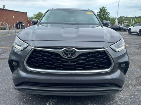 Used 2023 Toyota Highlander Limited FWD image 5