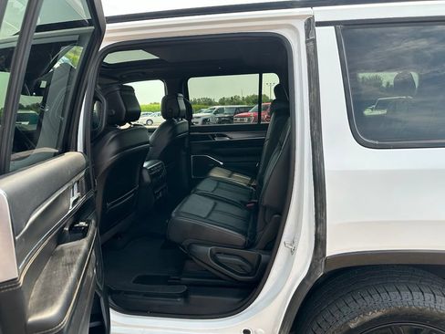 Used 2024 Jeep Wagoneer Series II AWD/4WD image 20