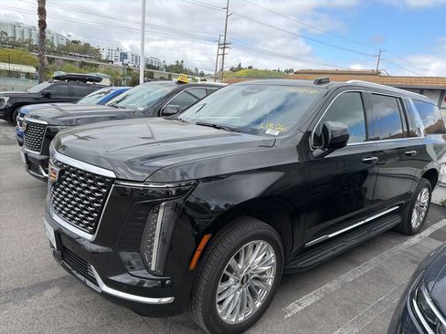 Certified 2025 Cadillac Escalade ESV Premium Luxury image 3