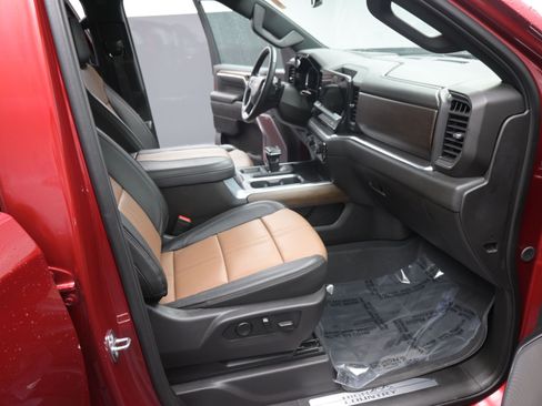 Used 2024 Chevrolet Silverado 1500 High Country w/ High Country Premium Package image 21