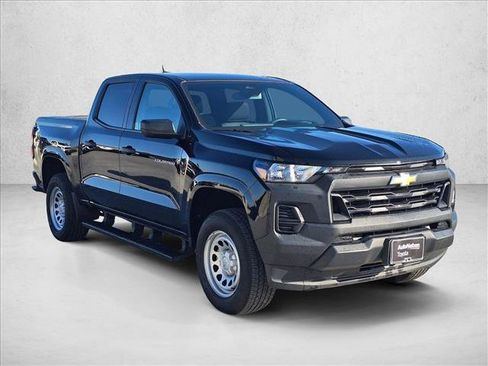 Used 2024 Chevrolet Colorado W/T image 3