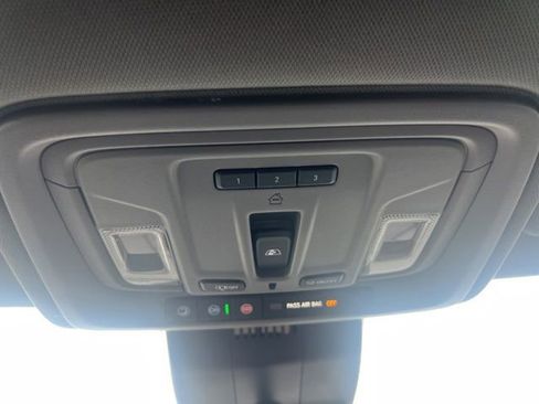 Used 2022 Chevrolet Silverado 1500 LT w/ Z71 Off-Road Package image 16