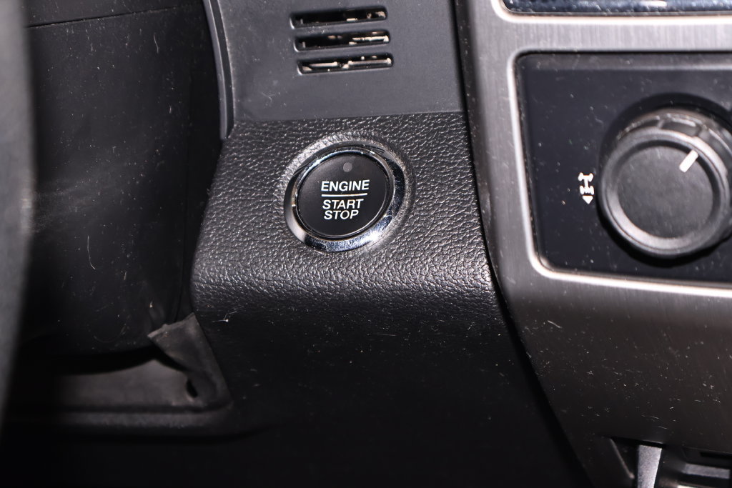 Used 2015 Ford F150 Platinum w/ Equipment Group 701A Luxury AWD/4WD image 29