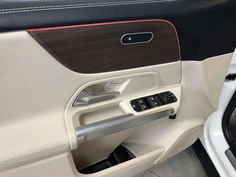 Certified 2022 Mercedes-Benz GLB 250 4MATIC image 15