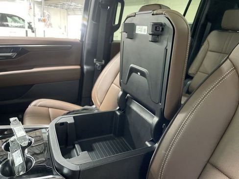New 2026 Chevrolet Suburban High Country w/ Sun And Tow Package AWD/4WD image 21
