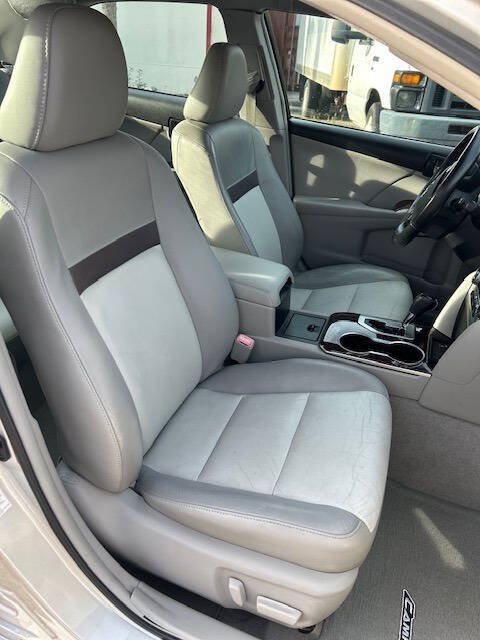 Used 2012 Toyota Camry XLE FWD image 19