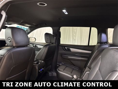 Certified 2025 Buick Enclave Preferred image 13