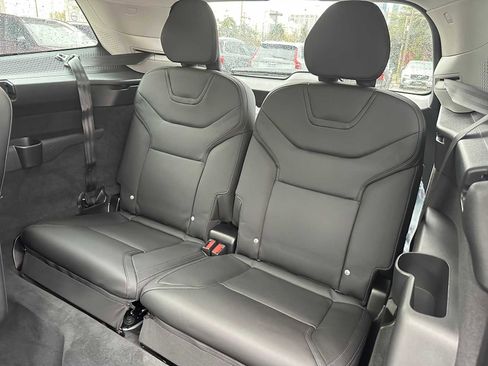 New 2025 Volvo EX90 Ultra w/ Protection Package Premier image 17