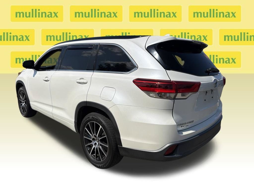 Used 2017 Toyota Highlander SE FWD image 8
