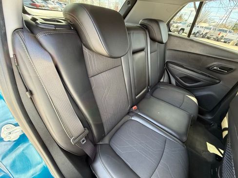 Used 2020 Chevrolet Trax LT w/ LT Convenience Package image 24