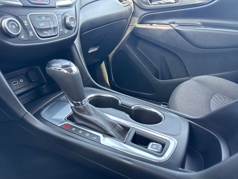 Used 2019 Chevrolet Equinox LT w/ LPO, Blackout Package FWD image 24