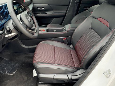 New 2025 Nissan Kicks SR image 18