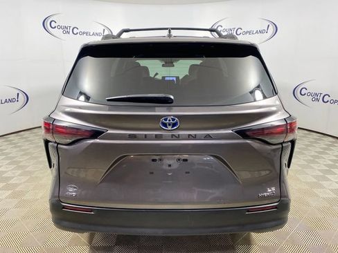 Certified 2023 Toyota Sienna LE AWD/4WD image 5