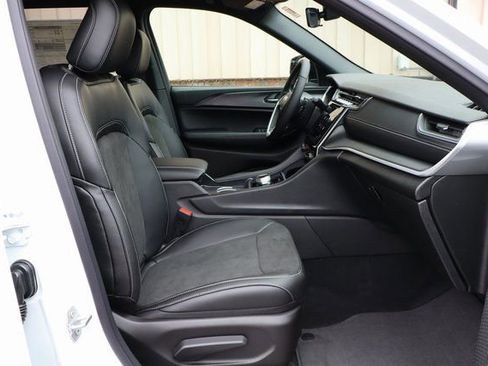 New 2025 Jeep Grand Cherokee Altitude image 41