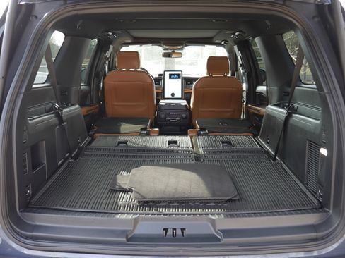 Certified 2023 Ford Expedition Max Platinum image 31