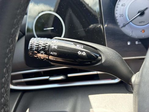 Used 2024 Hyundai Elantra Limited FWD image 17