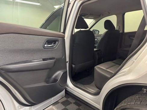 Used 2023 Nissan Rogue SV FWD image 27