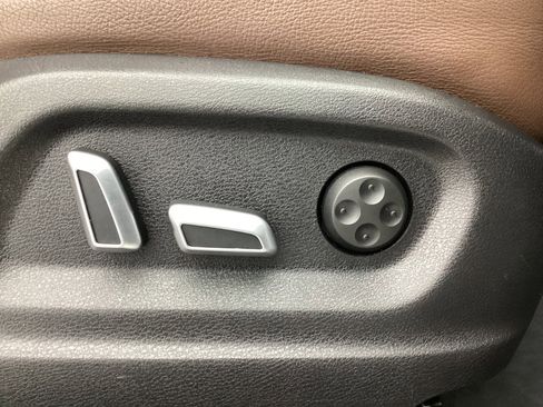 Used 2018 Audi Q3 2.0T Premium Plus w/ Premium Plus Package image 43