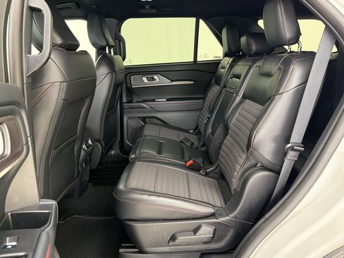 Used 2025 Ford Explorer ST-Line w/ ST-Line Street Pack AWD/4WD image 15