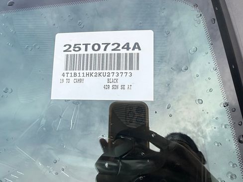 Used 2019 Toyota Camry SE image 9