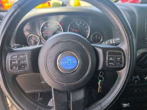 Used 2018 Jeep Wrangler Sport AWD/4WD image 9