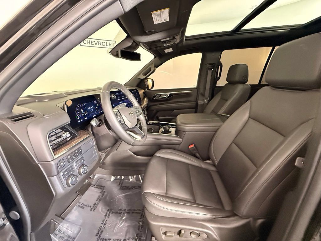 Used 2025 Chevrolet Tahoe Z71 w/ Comfort Package AWD/4WD image 23