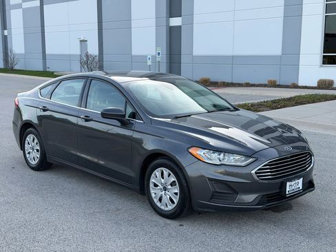 Used 2019 Ford Fusion S image 3