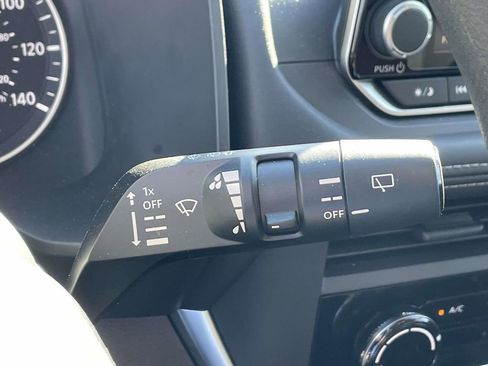 Used 2025 Nissan Rogue S image 21