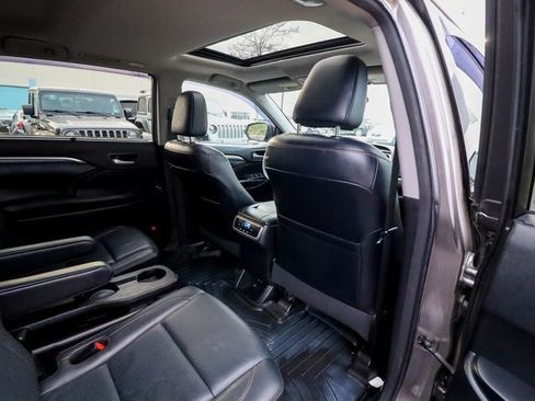 Used 2017 Toyota Highlander Limited image 48