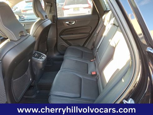 Certified 2023 Volvo XC60 B6 Ultimate w/ Protection Package Premier image 11