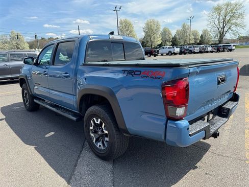Used 2019 Toyota Tacoma TRD Off-Road image 3