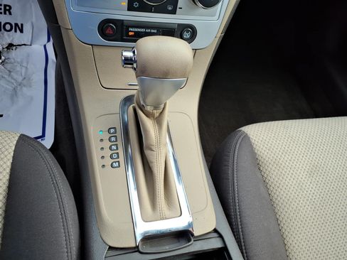Used 2010 Chevrolet Malibu LT w/ Power Convenience Package FWD image 10