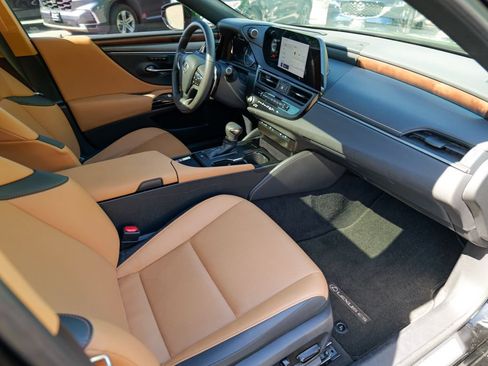 Used 2023 Lexus ES 350 w/ Premium Package FWD image 34