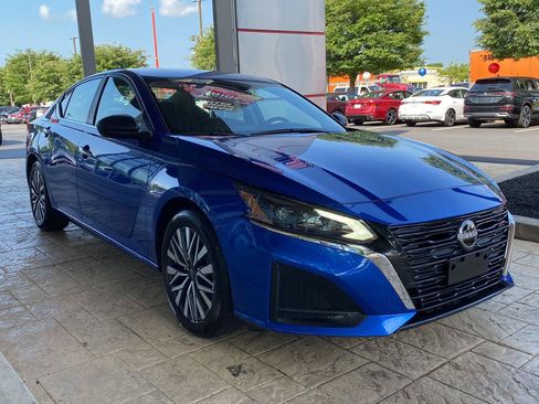 Certified 2025 Nissan Altima 2.5 SV FWD image 3