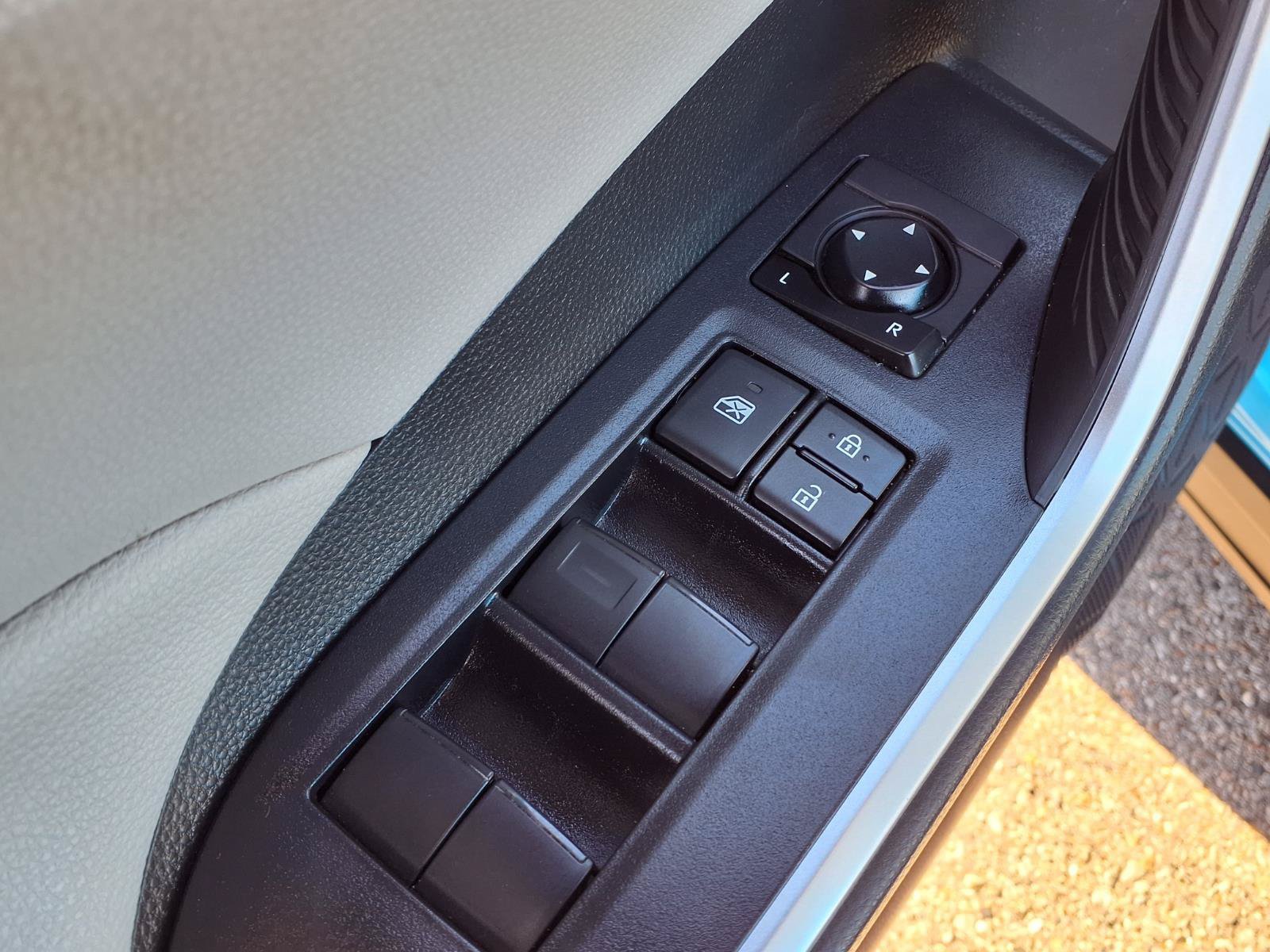 Used 2020 Toyota RAV4 XLE w/ Convenience Package FWD image 15