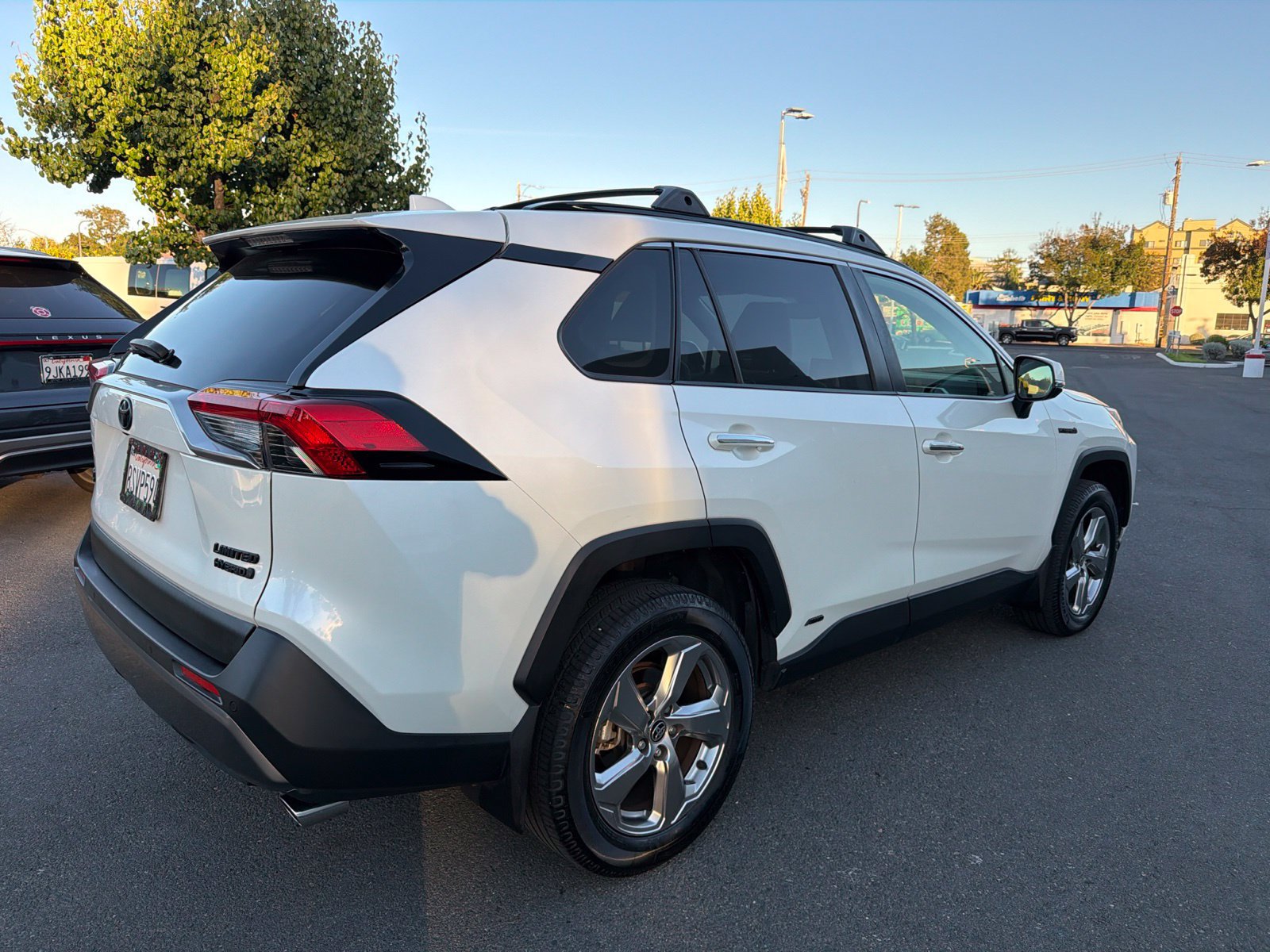 Used 2020 Toyota RAV4 Limited AWD/4WD image 3