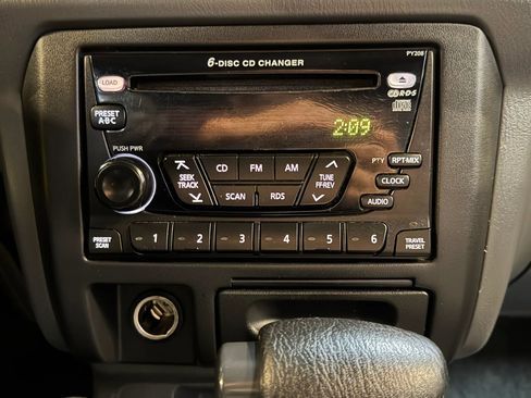 Used 2001 Nissan Frontier SE AWD/4WD image 14