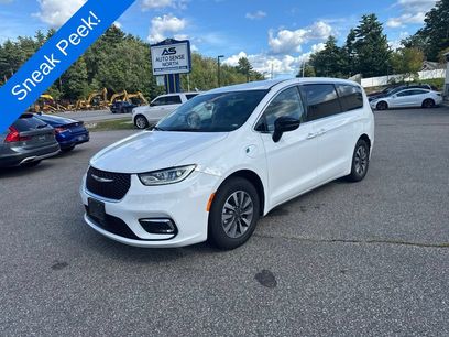 Used 2024 Chrysler Pacifica Limited